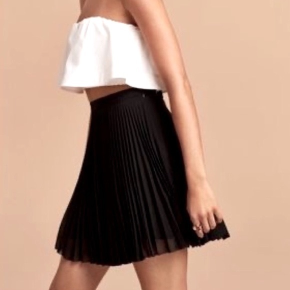 Babaton Denley Pleated Skirt - Picture 2 of 4